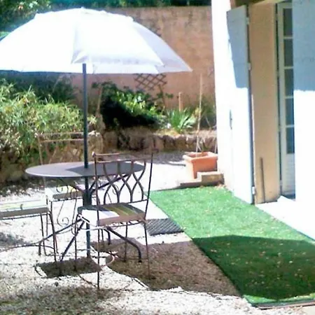 With One Bedroom In Saint-raphael, With Enclosed Garden And Apartamento *