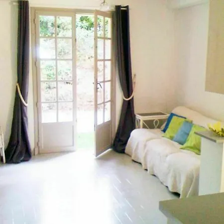 公寓 With One Bedroom In Saint-raphael, With Enclosed Garden And *