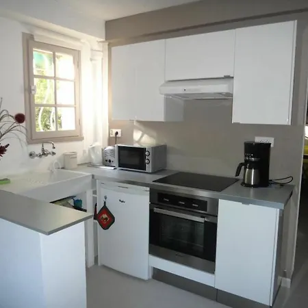 With One Bedroom In Saint-raphael, With Enclosed Garden And Saint-Raphael (Var)